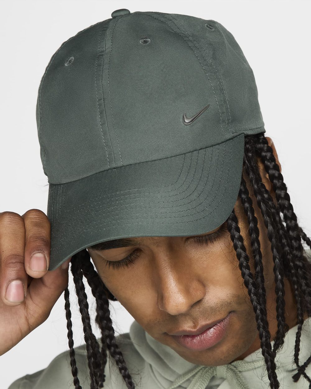 Nike Dri-FIT Club Yumuşak Metal Swoosh Şapka