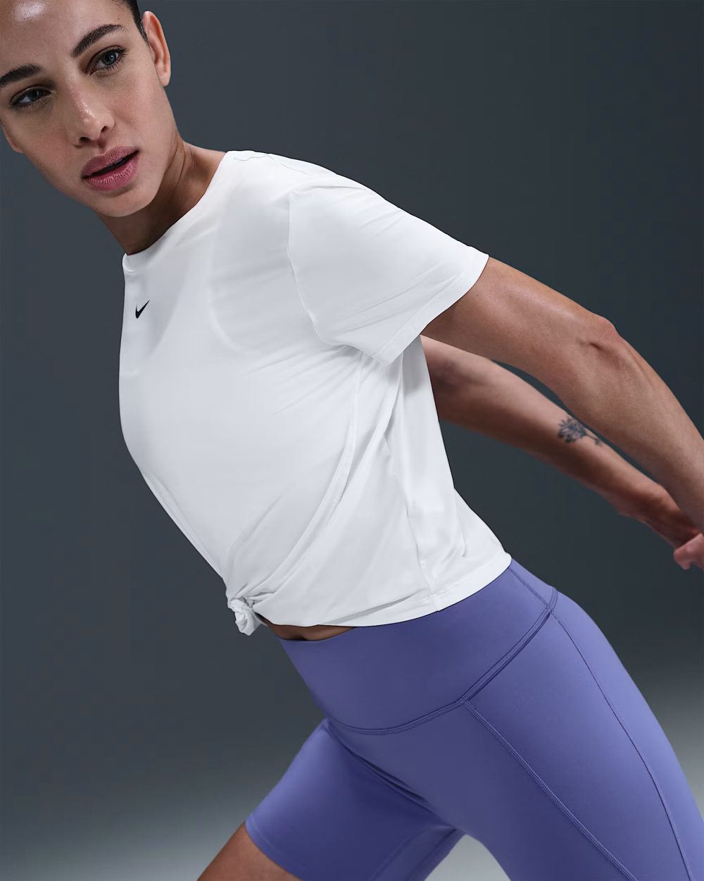 Nike One Classic Dri-FIT Bükümlü Kısa Kollu Kadın Tenis Üstü