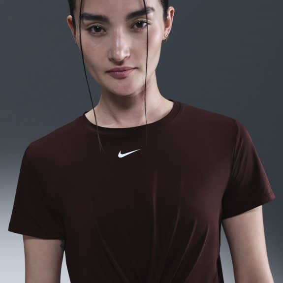 Nike One Classic Dri-FIT Bükümlü Kısa Kollu Kadın Tenis Tişörtü